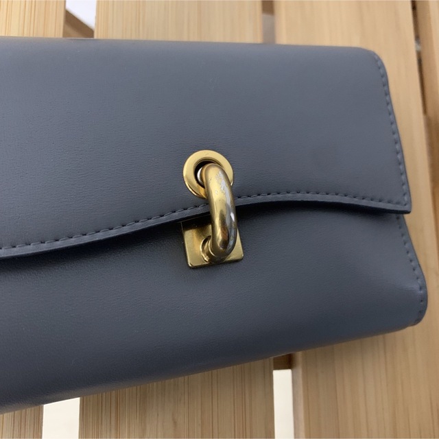 Charles and Keith(チャールズアンドキース)のチャールズアンドキース　財布　グレー レディースのファッション小物(財布)の商品写真