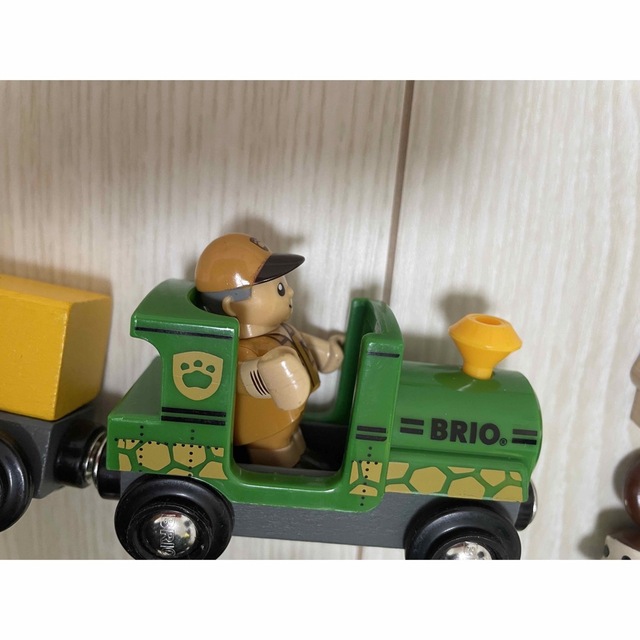 BRIO(ブリオ)の【24時間以内発送】BRIO　サファリサークルセット　美品 キッズ/ベビー/マタニティのおもちゃ(電車のおもちゃ/車)の商品写真