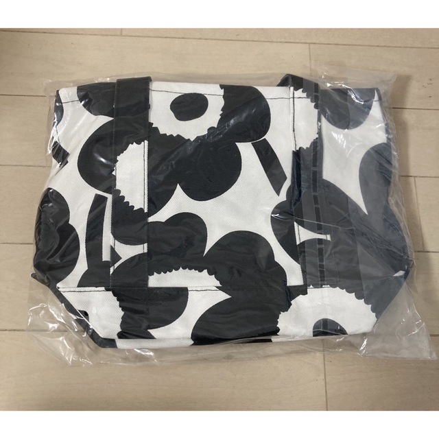 marimekko(マリメッコ)の新品　marimekko  トート　セイディ　ブラック　マリメッコ　ウニッコ　黒 レディースのバッグ(トートバッグ)の商品写真
