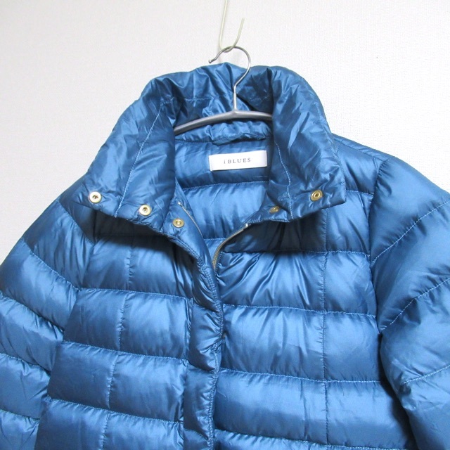 IBLUES(イブルース)の美品【iBLUES イブルース】軽量 発色きれい ダウンコート ブルー 40 レディースのジャケット/アウター(ダウンコート)の商品写真