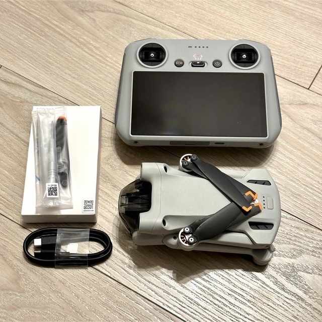 Inspire（DJI）(インスパイア)のDJI mini 3 pro fly more キット（オマケ付き） スマホ/家電/カメラのカメラ(その他)の商品写真