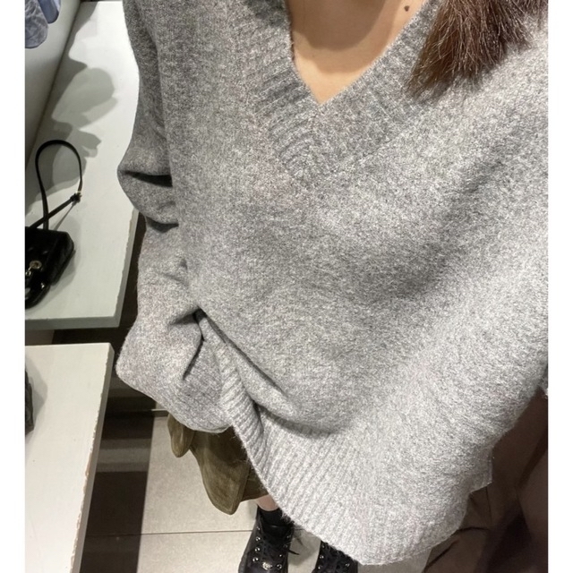 ZARA グレー　Vネックニット