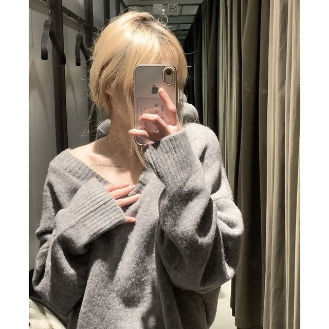 ZARA グレー　Vネックニット