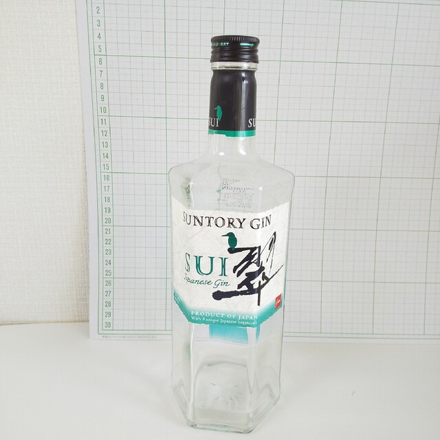 サントリー(サントリー)の空瓶　翠　SUNTORY　GIN　空ビン インテリア/住まい/日用品のキッチン/食器(容器)の商品写真