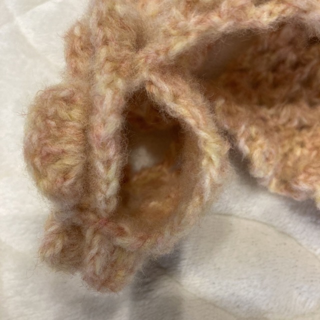 手編み お花のショートマフラー ④ ハンドメイドのファッション小物(マフラー/ストール)の商品写真