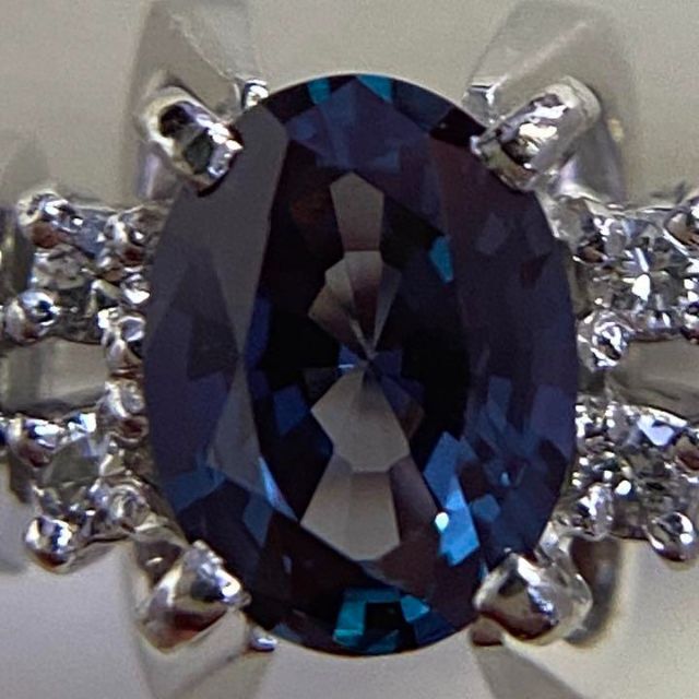 Pt900 京セラ クレサンベール アレキサンドライト 1.36ct 極上-