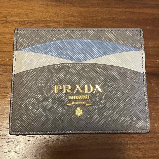 PRADA カードケース（サフィアーノレザー）