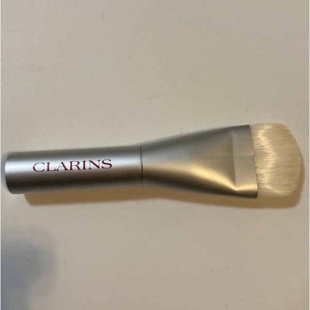 CLARINS(クラランス)のクラランス　ファンデーションブラシ コスメ/美容のメイク道具/ケアグッズ(ブラシ・チップ)の商品写真