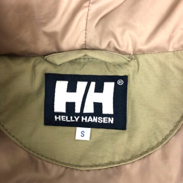 HELLY HANSEN(ヘリーハンセン)のヘリーハンセン ブルゾン フード キルティング 中わた 無地 長袖 S ベージュ レディースのジャケット/アウター(ブルゾン)の商品写真