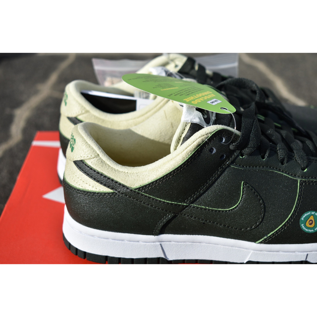 NIKE(ナイキ)のNIKE DUNK LOW LX AVOCADO メンズの靴/シューズ(スニーカー)の商品写真