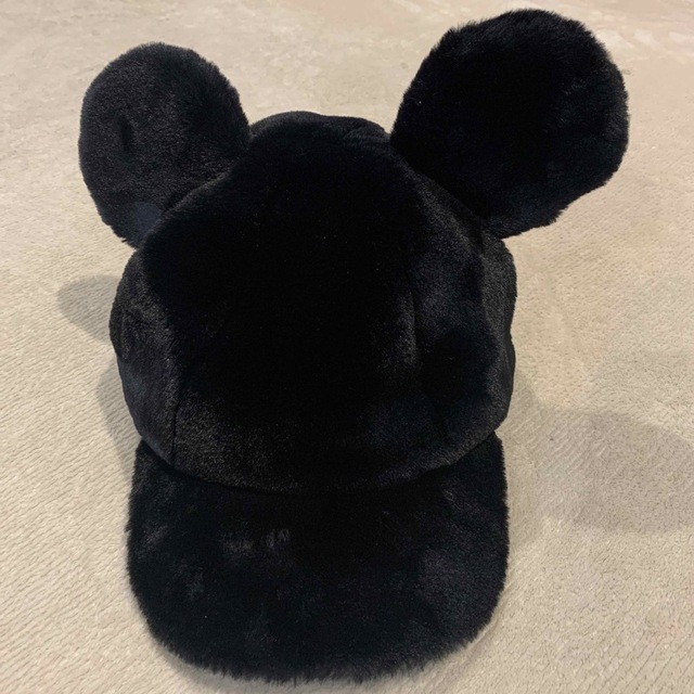 Disney(ディズニー)のミッキーマウス　耳付き　ファーキャップ　ブラック エンタメ/ホビーのおもちゃ/ぬいぐるみ(キャラクターグッズ)の商品写真