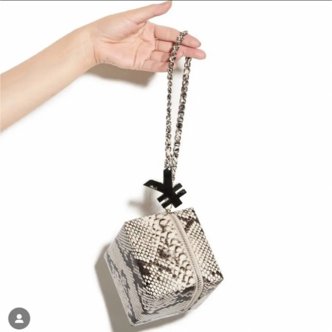 ZARA(ザラ)のYELLO イエロ　パイソン柄　minicube bag バッグ レディースのバッグ(ハンドバッグ)の商品写真