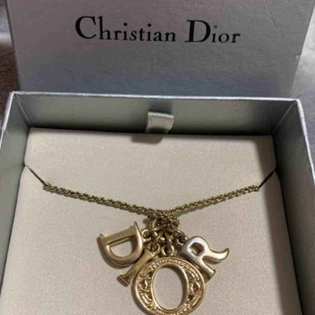 Christian Dior(クリスチャンディオール)のクリスチャンディオール　ロゴネックレス　【箱込み】 レディースのアクセサリー(ネックレス)の商品写真