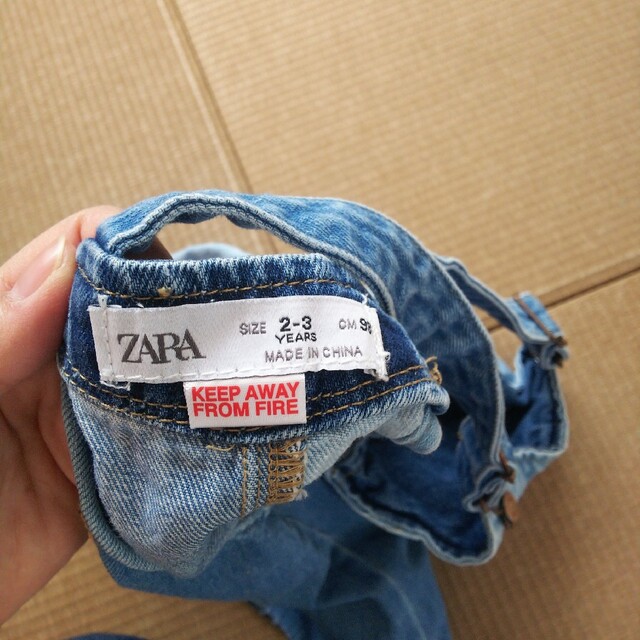 ZARA(ザラ)のZARAベビー ジャンパースカート デニム ワンピース キッズ/ベビー/マタニティのキッズ服女の子用(90cm~)(ワンピース)の商品写真