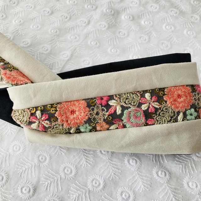 【お年玉セール特価】 刺繍生地リボン デザインリボン(ベージュ) バナナクリップ