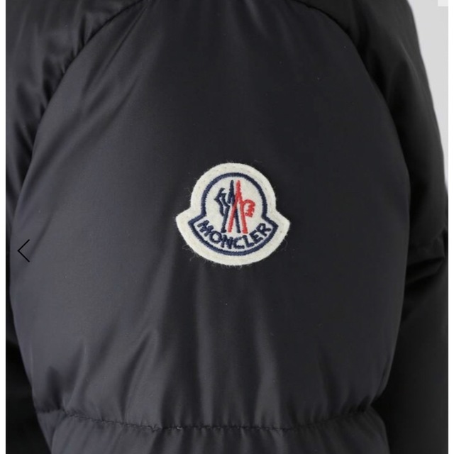 MONCLER(モンクレール)の新品未使用　MONCLER BURGAUX  モンクレール　L レディースのジャケット/アウター(ダウンジャケット)の商品写真