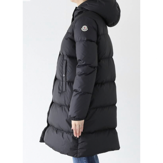 MONCLER(モンクレール)の新品未使用　MONCLER BURGAUX  モンクレール　L レディースのジャケット/アウター(ダウンジャケット)の商品写真