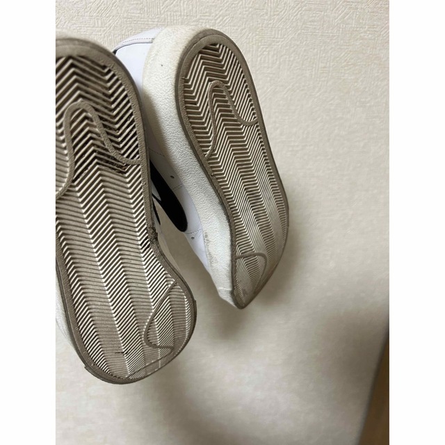 NIKE(ナイキ)のナイキ ブレーザー ミッド77 ビンテージ ホワイト ブラック メンズの靴/シューズ(スニーカー)の商品写真