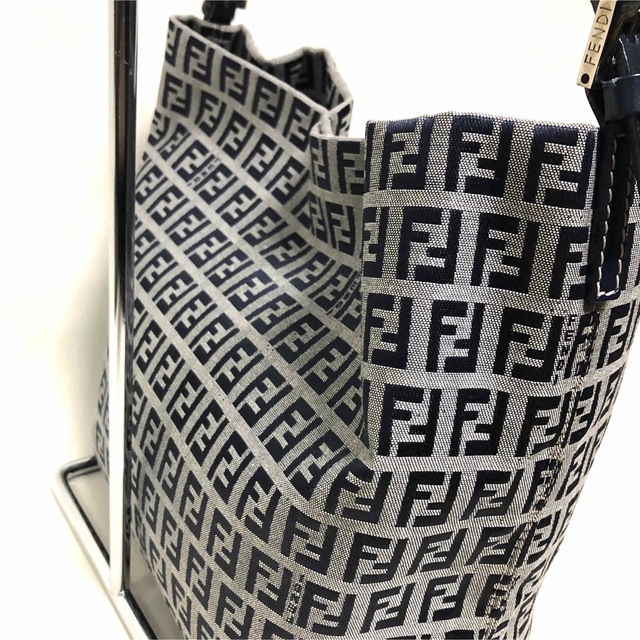 FENDI(フェンディ)のFENDI フェンディ ズッキーノ ジャガード/レザー ハンドバッグ レディースのバッグ(ハンドバッグ)の商品写真