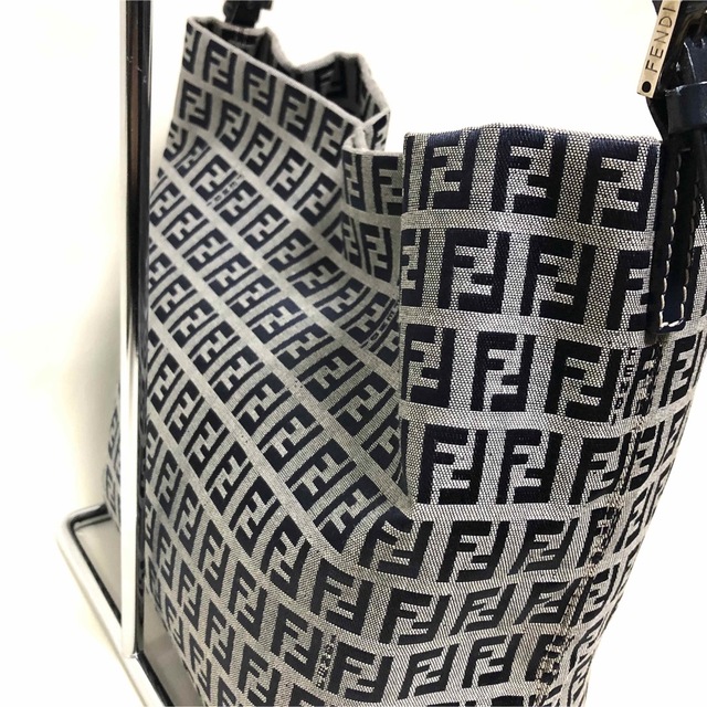FENDI フェンディ ズッキーノ ジャガード/レザー ハンドバッグ FENDI フェンディ ズッキーノ ジャガード/レザー ハンドバッグ