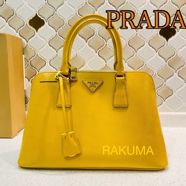 PRADA(プラダ)のプラダ　エナメルレザーバッグ　イエロー レディースのバッグ(ハンドバッグ)の商品写真