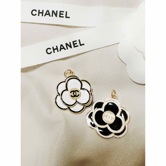 オシャレ CHANEL シャネル ヴィンテージ チャーム 30mm 2個 A51&A52