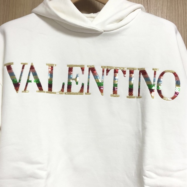 VALENTINO レッド　フード付きパーカー　ロゴ