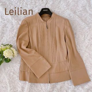 レリアン(leilian)の美品☆Leilian☆ラムレザーノーカラーフリルジャケットベージュL~LL(ノーカラージャケット)