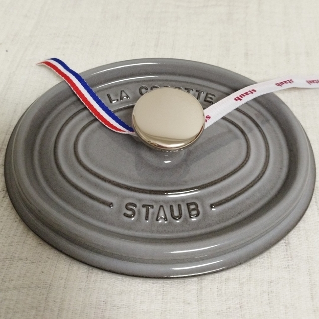 STAUB(ストウブ)のSTAUB　ココットオーバル　17cm インテリア/住まい/日用品のキッチン/食器(鍋/フライパン)の商品写真