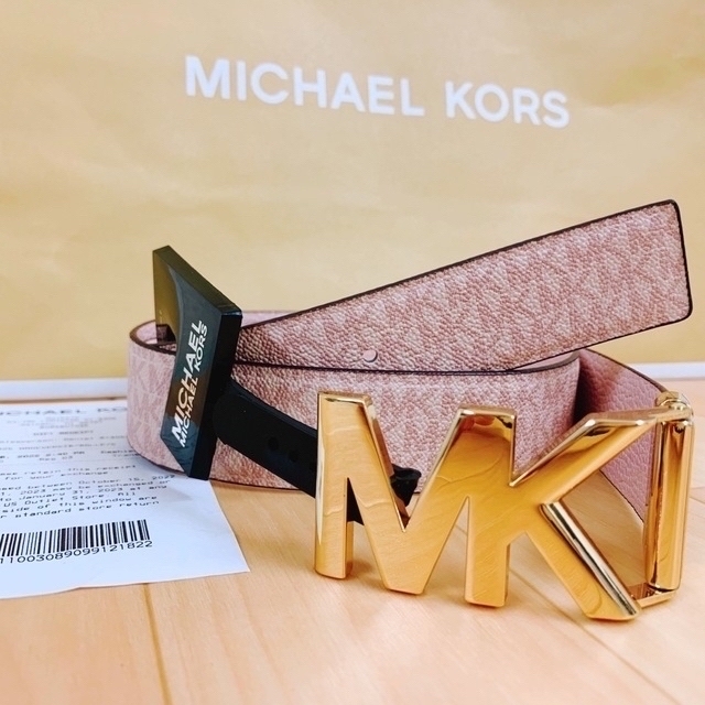 Michael Kors(マイケルコース)の★Michael Kors ビッグロゴバックルリバーシブルモノグラム柄本革ベルト レディースのファッション小物(ベルト)の商品写真