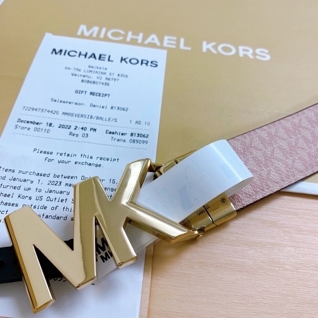 Michael Kors(マイケルコース)の★Michael Kors ビッグロゴバックルリバーシブルモノグラム柄本革ベルト レディースのファッション小物(ベルト)の商品写真