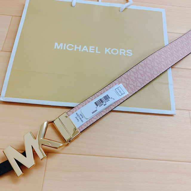 Michael Kors(マイケルコース)の★Michael Kors ビッグロゴバックルリバーシブルモノグラム柄本革ベルト レディースのファッション小物(ベルト)の商品写真