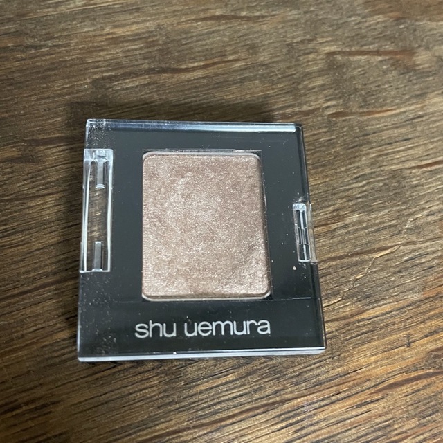 shu uemura(シュウウエムラ)のシュウウエムラ　ブラウンアイシャドウ コスメ/美容のベースメイク/化粧品(アイシャドウ)の商品写真