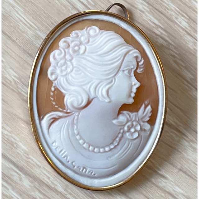 美品 サイン入 585刻印】カメオ ペンダント ブローチの通販 by もち豆 ...