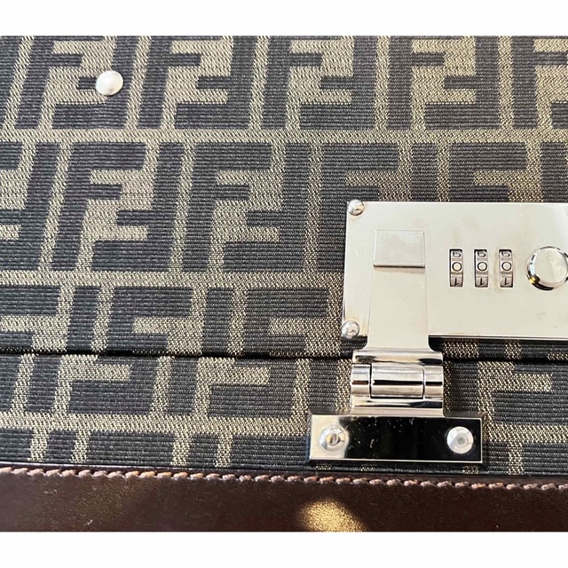 売れ筋がひ贈り物！ FENDI - フェンディ 稀少品 旅行トランク タグ付き ...