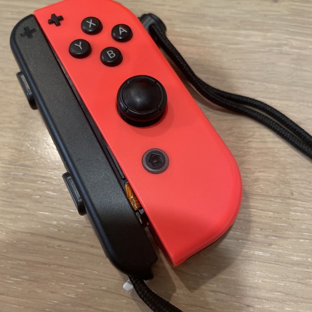 Nintendo Switch(ニンテンドースイッチ)のジョイコン レッド スマホ/家電/カメラのスマホ/家電/カメラ その他(その他)の商品写真