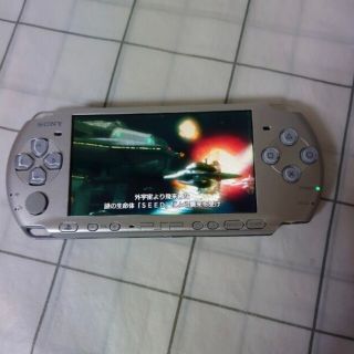 プレイステーションポータブル(PlayStation Portable)のPlayStationPortable 　3000シルバー(携帯用ゲーム機本体)