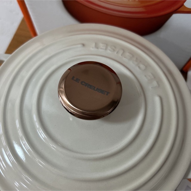 ルクルーゼ シグニチャー ココットロンド 18cm メレンゲ カッパーツマミ 鍋