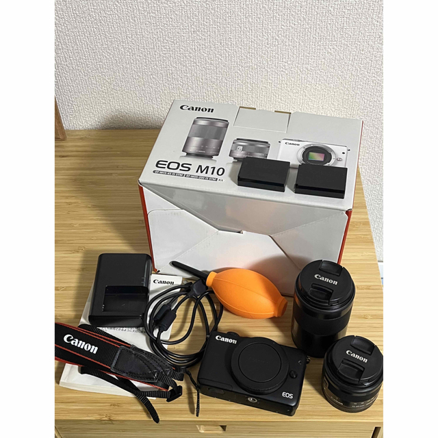 Canon(キヤノン)のCanon  EOS M10 Wズームキット BK 黒 スマホ/家電/カメラのカメラ(ミラーレス一眼)の商品写真