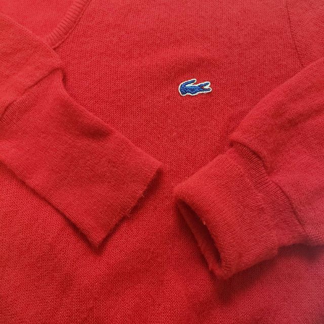 LACOSTE(ラコステ)のIZODラコステ／Vネックセーター／レッド赤色／青ワニ／ビンテージアイゾット レディースのトップス(ニット/セーター)の商品写真