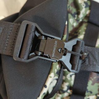 MONCLER - 【新品】モンクレール ボディバッグ / バックパック 迷彩柄