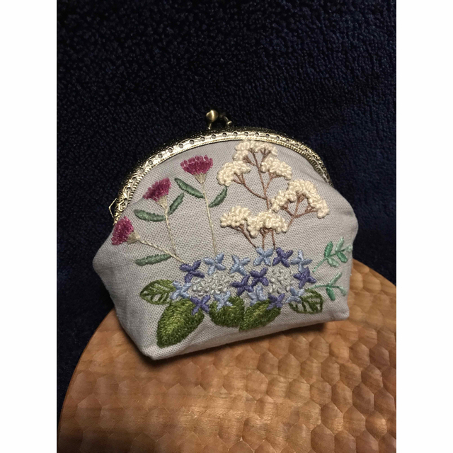 ★ SOLD OUT  野あざみと山紫陽花の刺繍　がま口　ポーチ