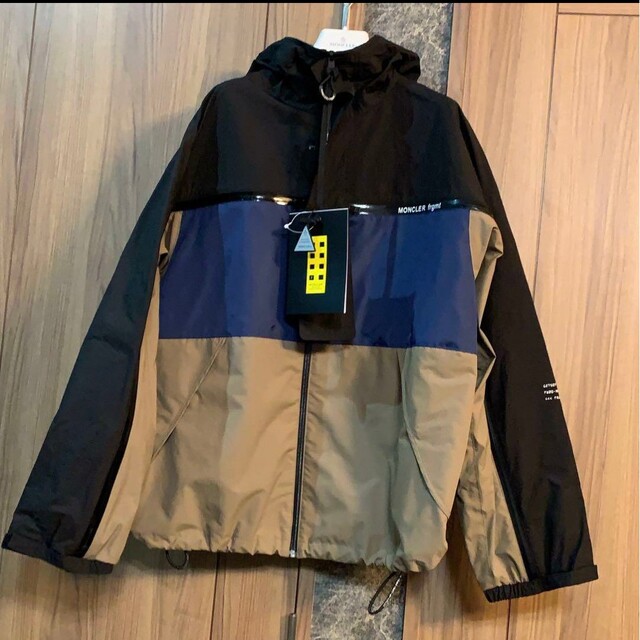 MONCLER(モンクレール)のMONCLER FRAGMENT WARREN リュック付きジャケット　TG2 メンズのジャケット/アウター(マウンテンパーカー)の商品写真