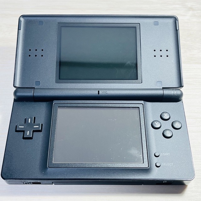 ニンテンドーDS(ニンテンドーDS)のds lite ジェットブラック エンタメ/ホビーのゲームソフト/ゲーム機本体(携帯用ゲーム機本体)の商品写真