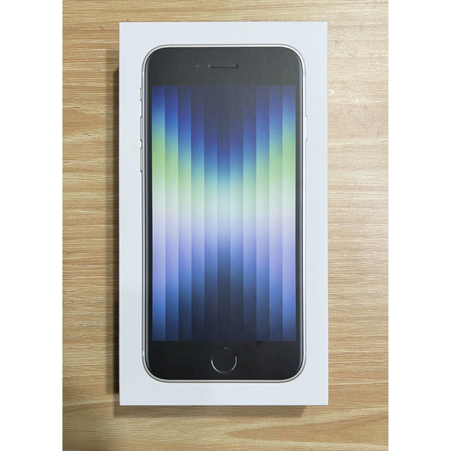 Apple(アップル)のアップル iPhoneSE 第3世代 64GB スターライト au スマホ/家電/カメラのスマートフォン/携帯電話(スマートフォン本体)の商品写真