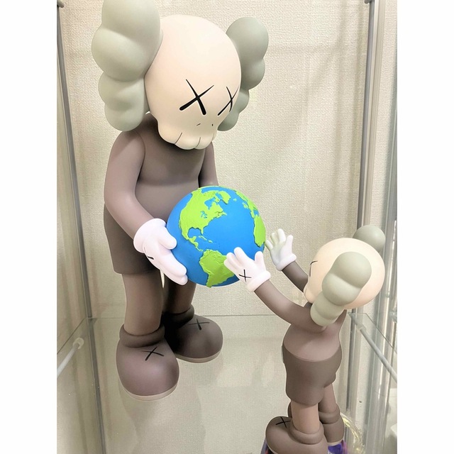 KAWS THE PROMISE BROWN エンタメ/ホビーのフィギュア(その他)の商品写真