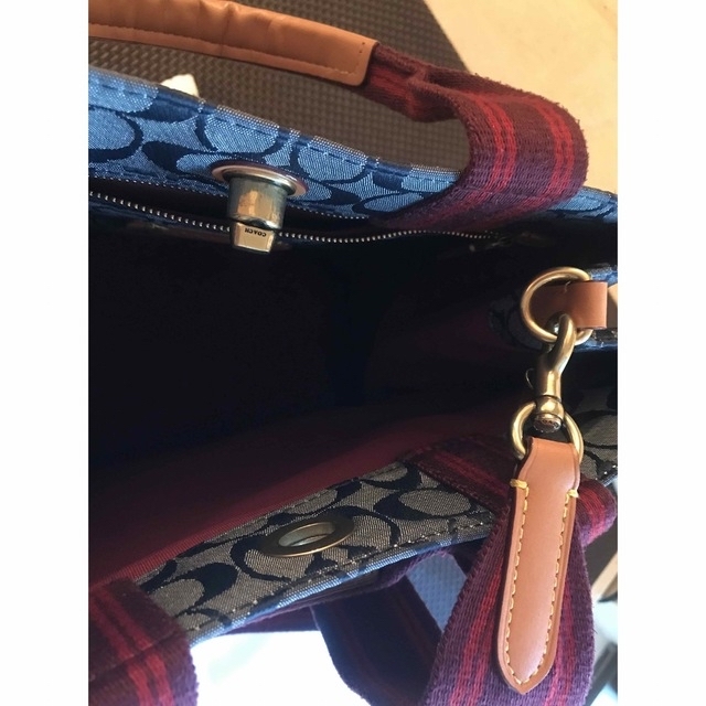 COACH(コーチ)のcoach ウォッシュドデニムシグネチャー レディースのバッグ(トートバッグ)の商品写真