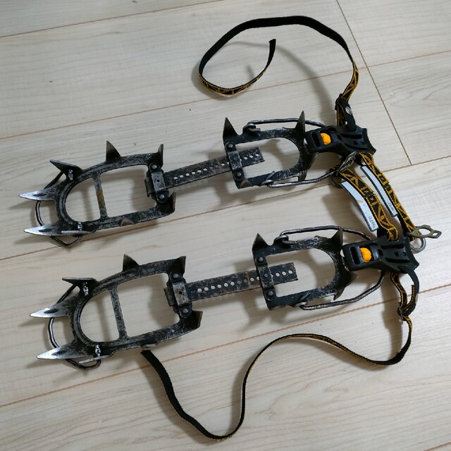 PETZL(ペツル)のシャルレ モーゼル 12本アイゼン スポーツ/アウトドアのアウトドア(登山用品)の商品写真