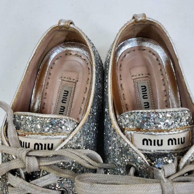 miumiu(ミュウミュウ)のmiu miu ミュウミュウ　シルバー グリッター スパンコール ビジュー　36 レディースの靴/シューズ(スニーカー)の商品写真