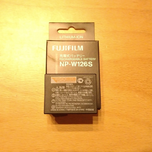 富士フイルム(フジフイルム)のFUJI FILM 充電式バッテリー NP-W126S スマホ/家電/カメラのカメラ(その他)の商品写真